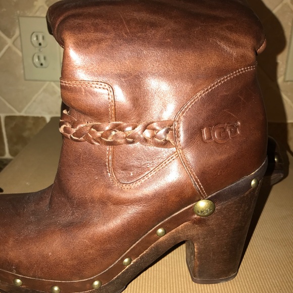 Ugg Savanna with box and copy of receipt - Picture 4 of 8